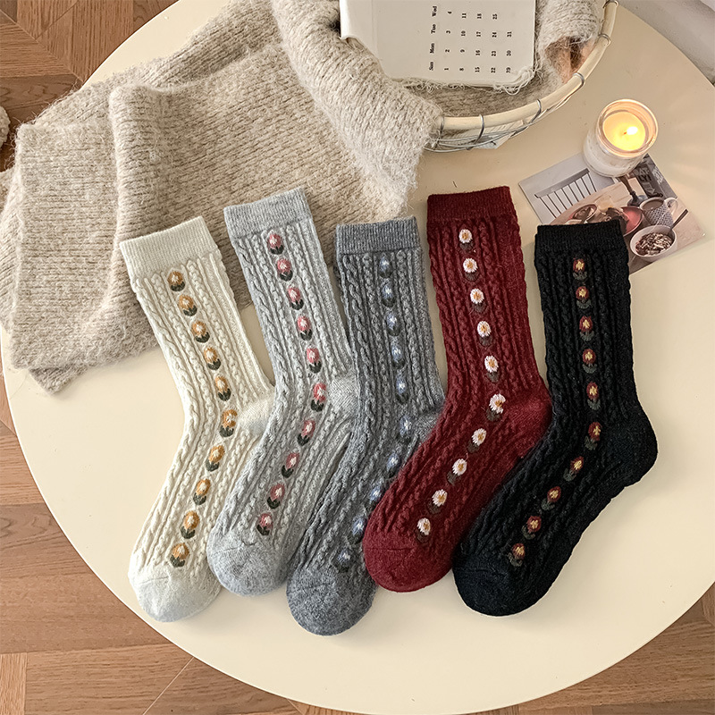 Boot Sock Slouchy - Kore Tatlı Çiçek Desenli Yün Orta